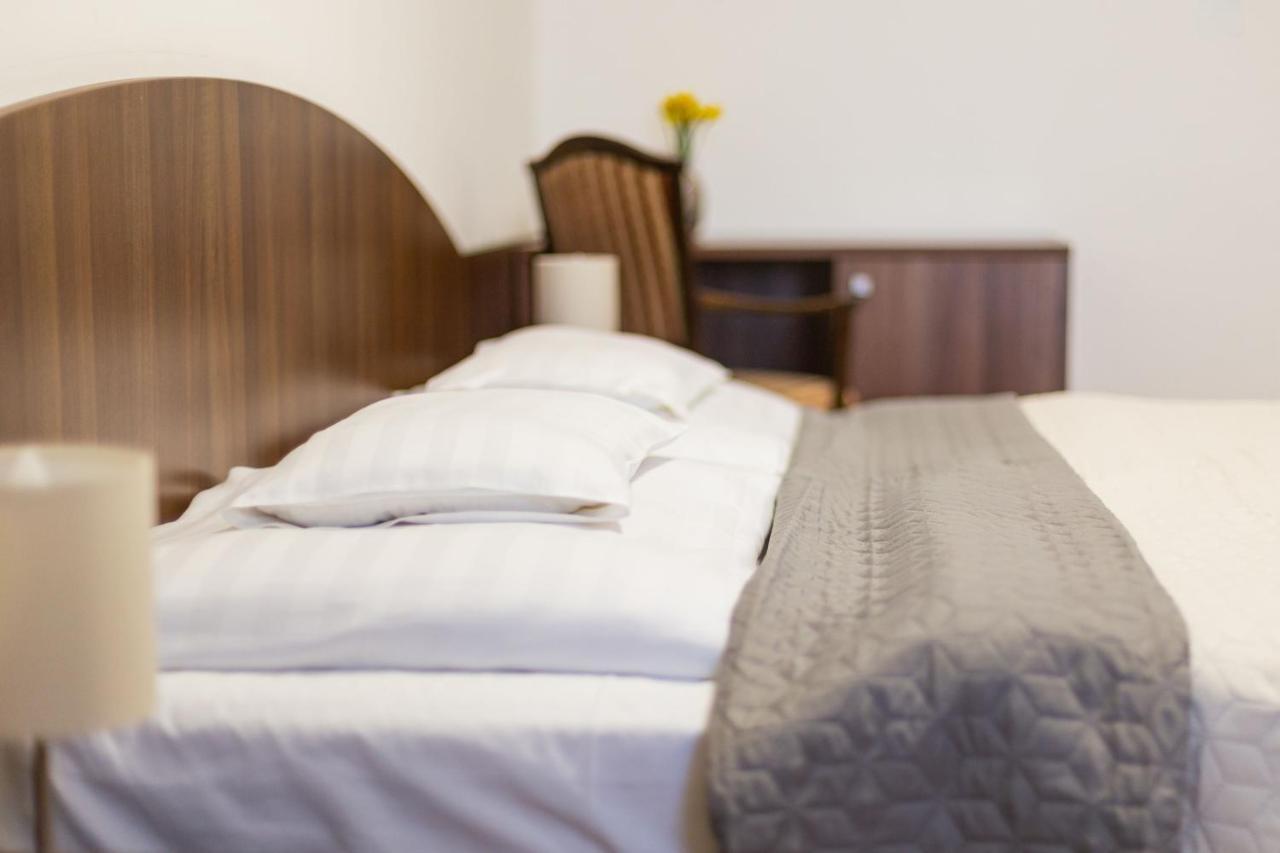 Tercia Hubertus Panzio Bed & Breakfast Шопрон Екстериор снимка